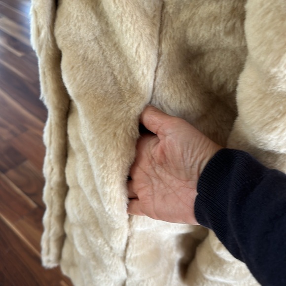 QED LONDON FAUX FUR COST SIZE SMALL - Picture 3 of 10